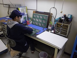 半田レベラー装置